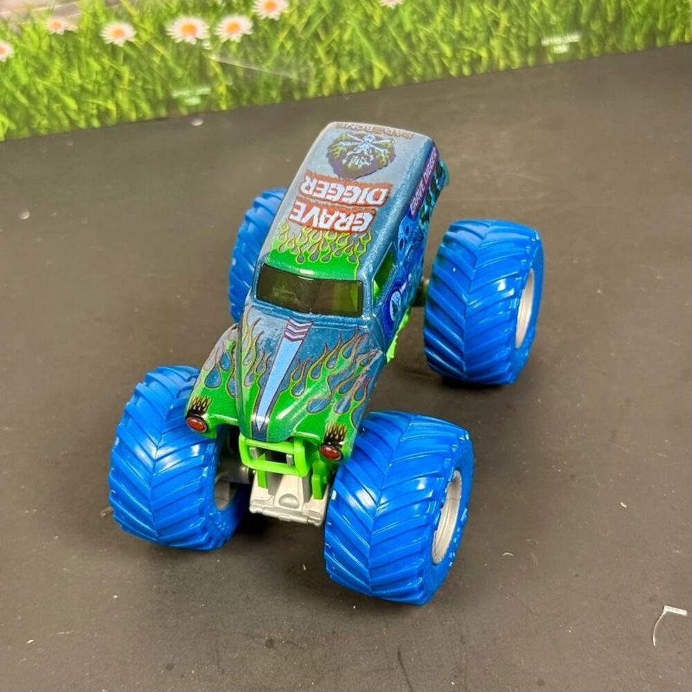 Custom Monster Jam Grave Digger Green & Blue 1:64 Monster Truck